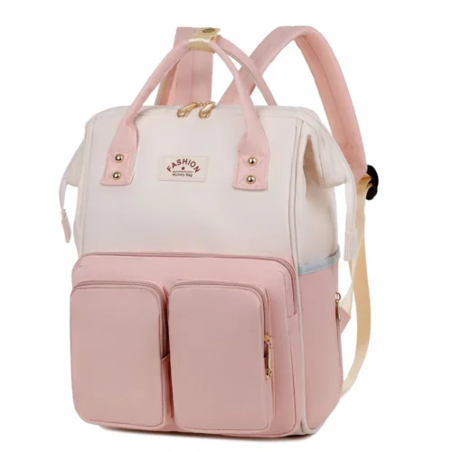 クリーム色とピンクの可愛い配色で、前面に大きな収納ポケットが２つ並んだリュックサック。