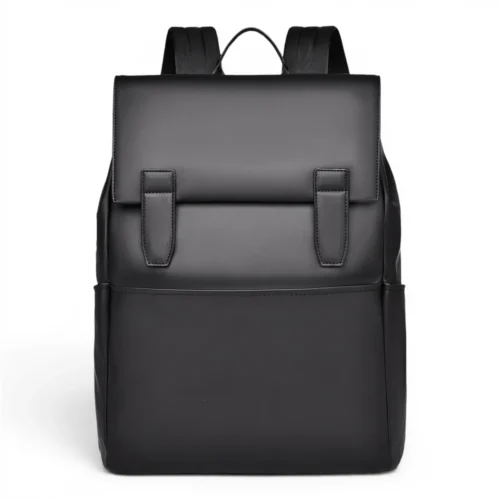 通勤に適した上品なメンズビジネスリュック マットブラックのシックな通勤用リュックサック。クッション性の高いショルダーストラップとすっきりした上部フラップが特徴的です。