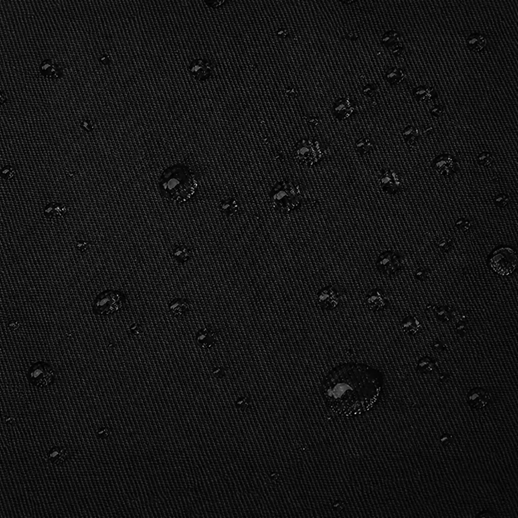 生活防水仕様のレディース用黒ミニバックパックの生地と、表面に付いた水滴